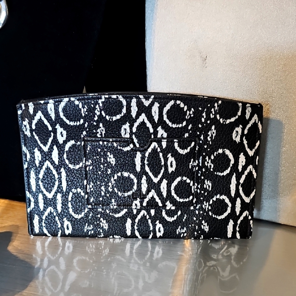 NWOT REED Black and White Patterned Clutch With Credit Card Pocket On Front